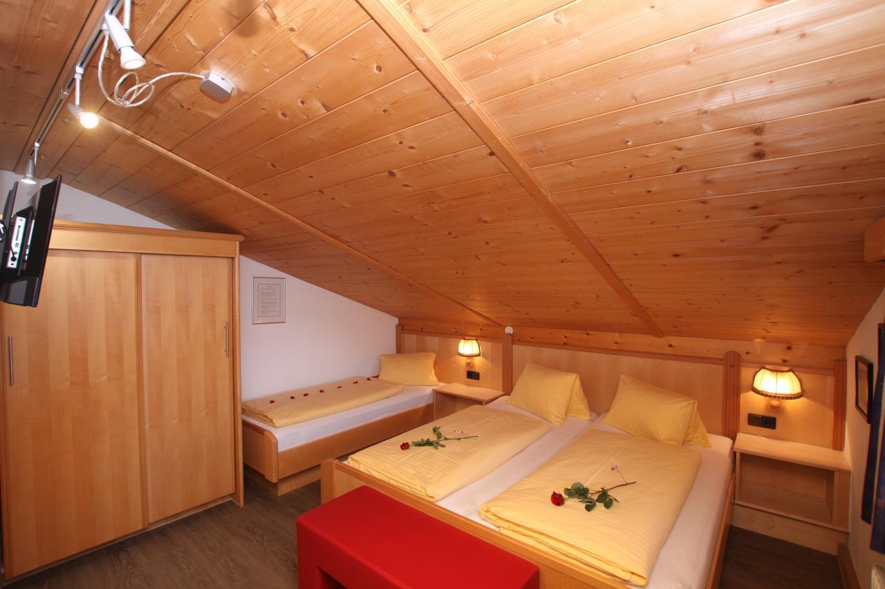 Gaestehaus Alpina Sankt Anton am Arlberg Exterior photo